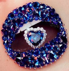 LUXURIOUS LIPS