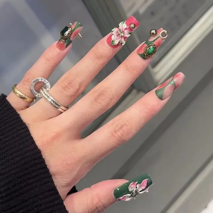 New 1PCS Devil's Flower Nail Art Mold 3D Carving Curved Lily Flower Transparent Nail Art Decorations DIY Silicone Template