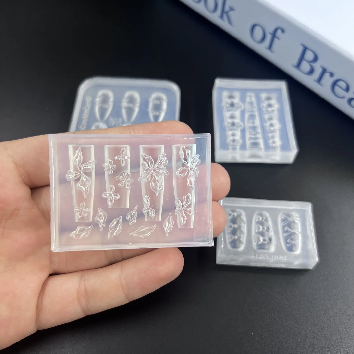 New 1PCS Devil's Flower Nail Art Mold 3D Carving Curved Lily Flower Transparent Nail Art Decorations DIY Silicone Template