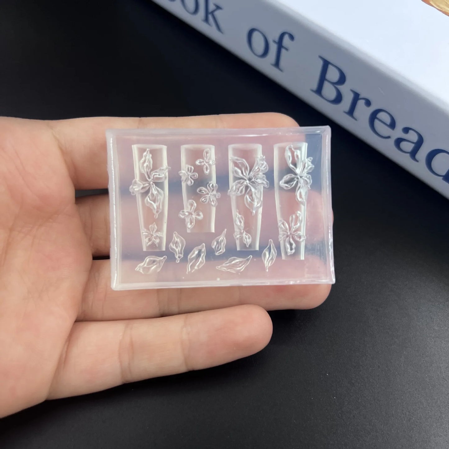 New 1PCS Devil's Flower Nail Art Mold 3D Carving Curved Lily Flower Transparent Nail Art Decorations DIY Silicone Template