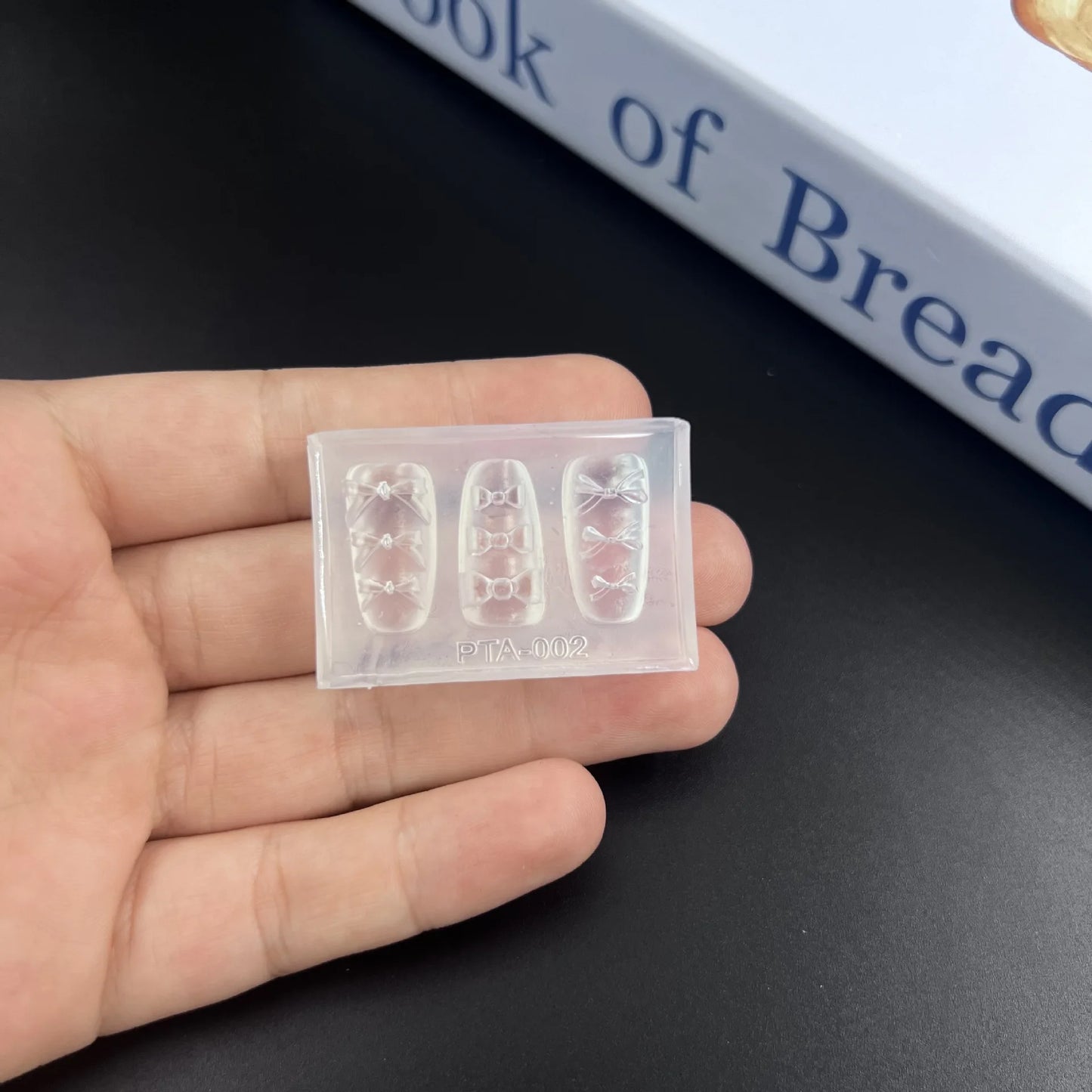 New 1PCS Devil's Flower Nail Art Mold 3D Carving Curved Lily Flower Transparent Nail Art Decorations DIY Silicone Template