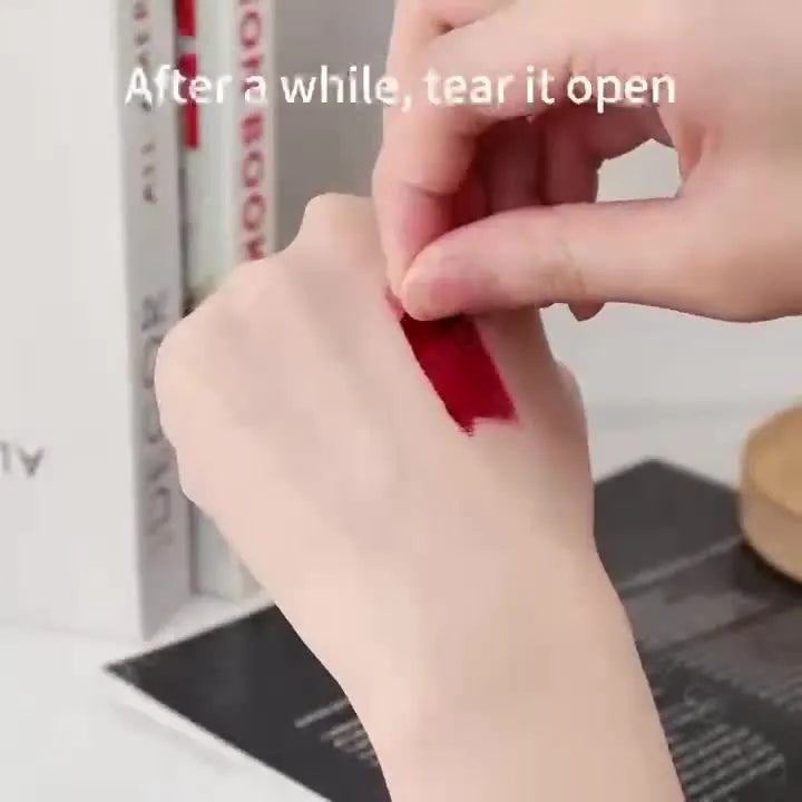 Tear Lip Gloss 4 colors easy to apply lipstick, moisturizing and long-lasting anti-sweat non-sticky cup tearing lipstick