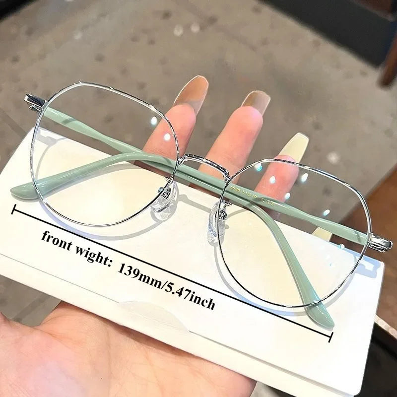 Elegant Women's Anti Blue Light Glasses with Stylish Square Frame Gradient Lenses Suitable for Casual Clothing and Gift Giving