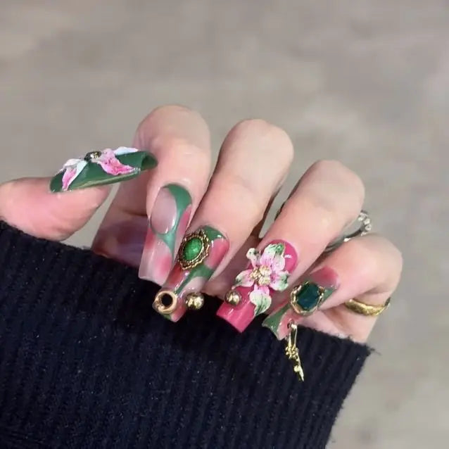 New 1PCS Devil's Flower Nail Art Mold 3D Carving Curved Lily Flower Transparent Nail Art Decorations DIY Silicone Template