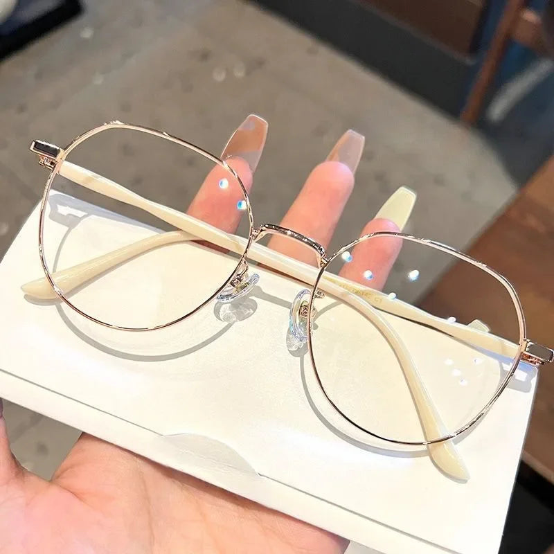 Elegant Women's Anti Blue Light Glasses with Stylish Square Frame Gradient Lenses Suitable for Casual Clothing and Gift Giving