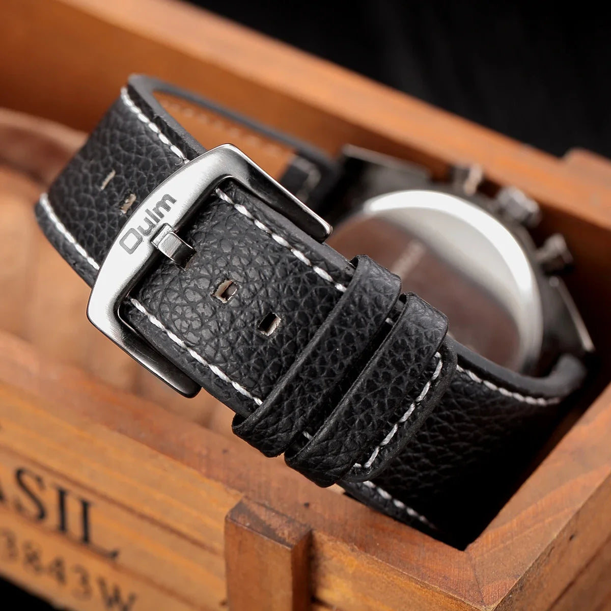 Oulm 9315 Men's Three Time Zone Watch Casual Leather Strap Wristwatch Unique Design Outdoor Sports Male Clock Watches