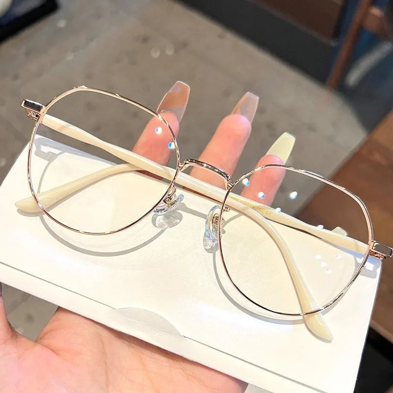 Elegant Women's Anti Blue Light Glasses with Stylish Square Frame Gradient Lenses Suitable for Casual Clothing and Gift Giving