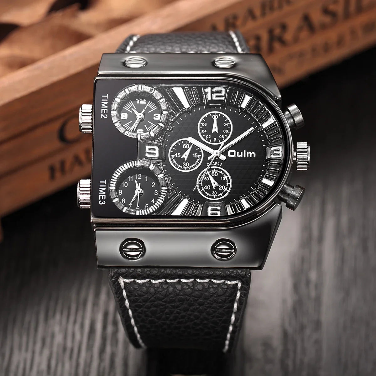 Oulm 9315 Men's Three Time Zone Watch Casual Leather Strap Wristwatch Unique Design Outdoor Sports Male Clock Watches