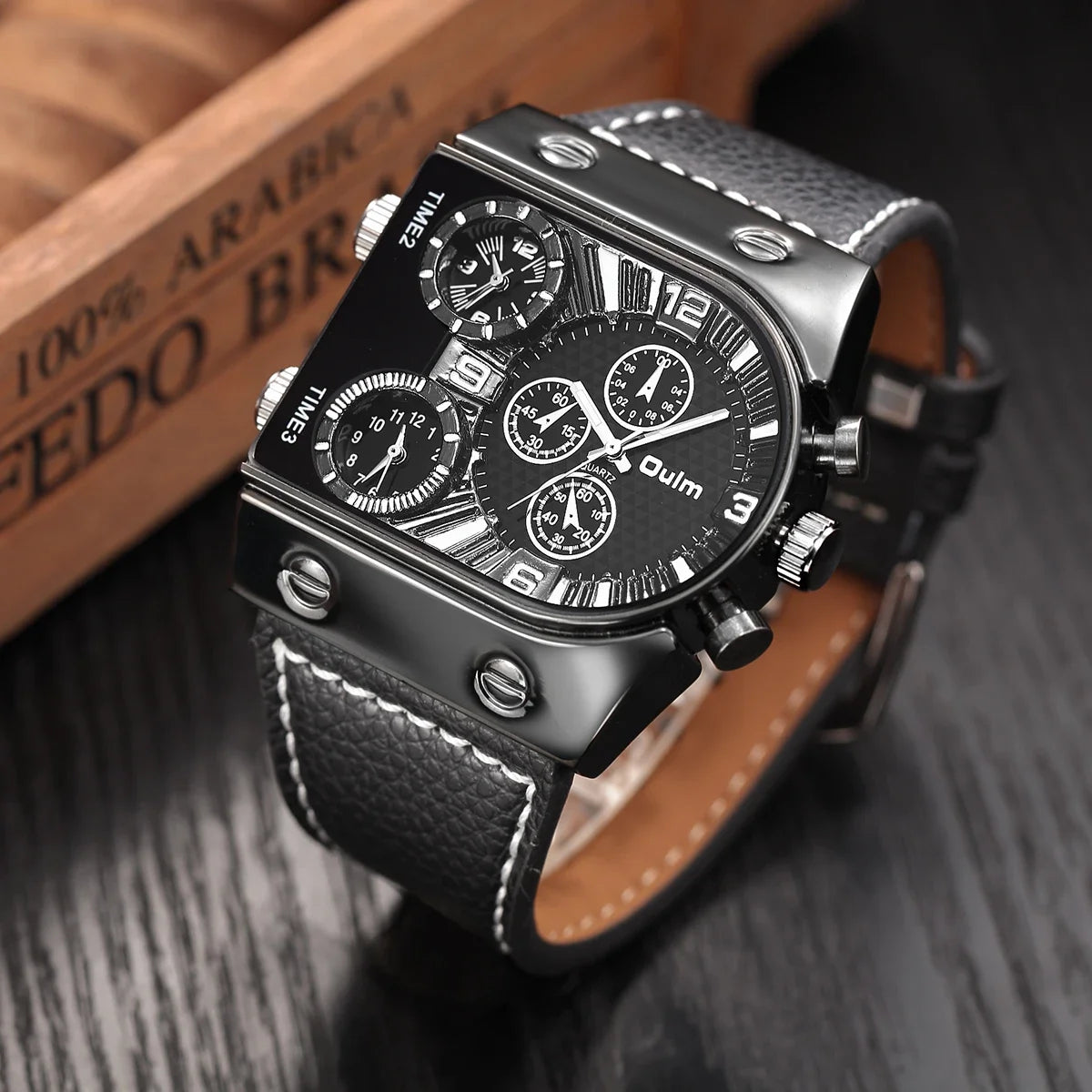 Oulm 9315 Men's Three Time Zone Watch Casual Leather Strap Wristwatch Unique Design Outdoor Sports Male Clock Watches