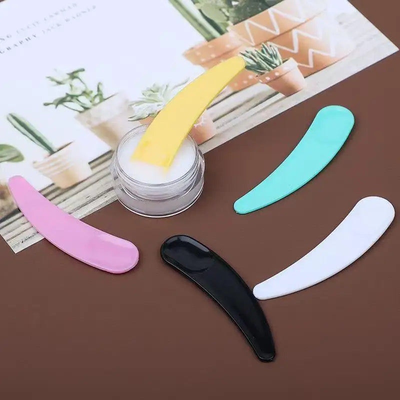 100 Pcs Beauty Makeup Sticks Mud Mixing Disposable Tools Facial Mask Stick Cosmetic Spatula Crescent Spoon DIY Face Mask Spoon